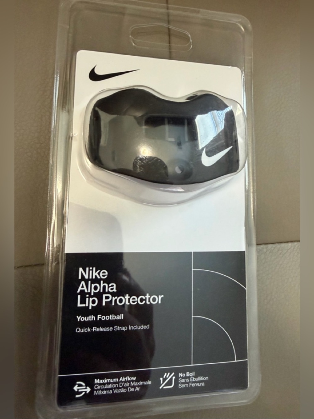 BNWT YOUTH FOOTBALL NIKE ALPHA LIP PROTECTOR MOUTHGUARD BLACK